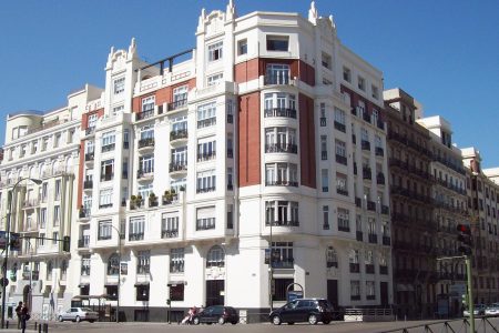 Building at 9 Calle de O'Donnell (street, Salamanca district) in Madrid (Spain), from 1930.
